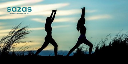 gezonde levensstijl met yoga in de duinen