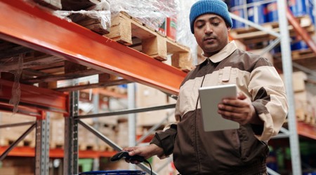 Medewerkers verplicht naar werk tijdens corona - Sazas