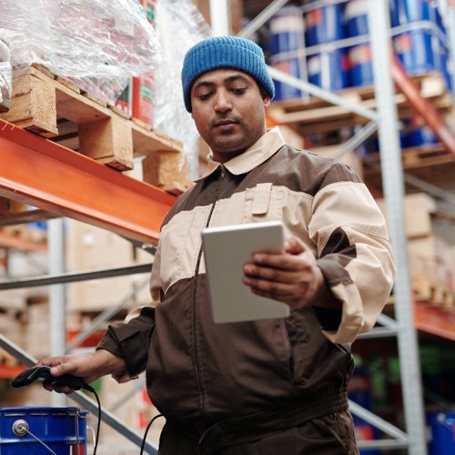 Medewerkers verplicht naar werk tijdens corona - Sazas