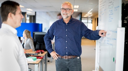 Loondoorbetaling werkende AOW'er naar 6 weken