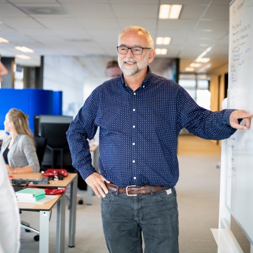 Loondoorbetaling werkende AOW'er naar 6 weken