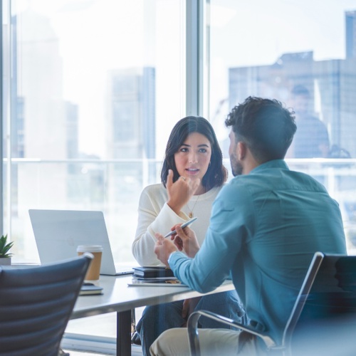 Achterstanden en ingewikkelde regels zorgen voor knelpunten bij UWV - Sazas