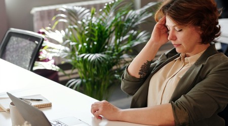 Blijven werken met psychische klachten: een handreiking met tips voor werkgevers