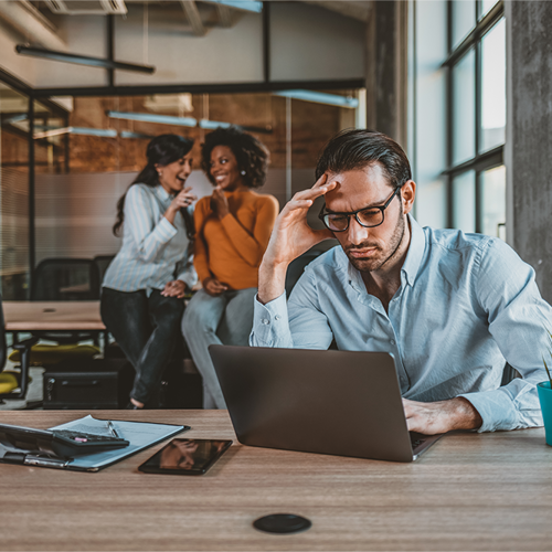 Pesten op het werk: wat kunt u daar als werkgever tegen doen? - tips van Sazas