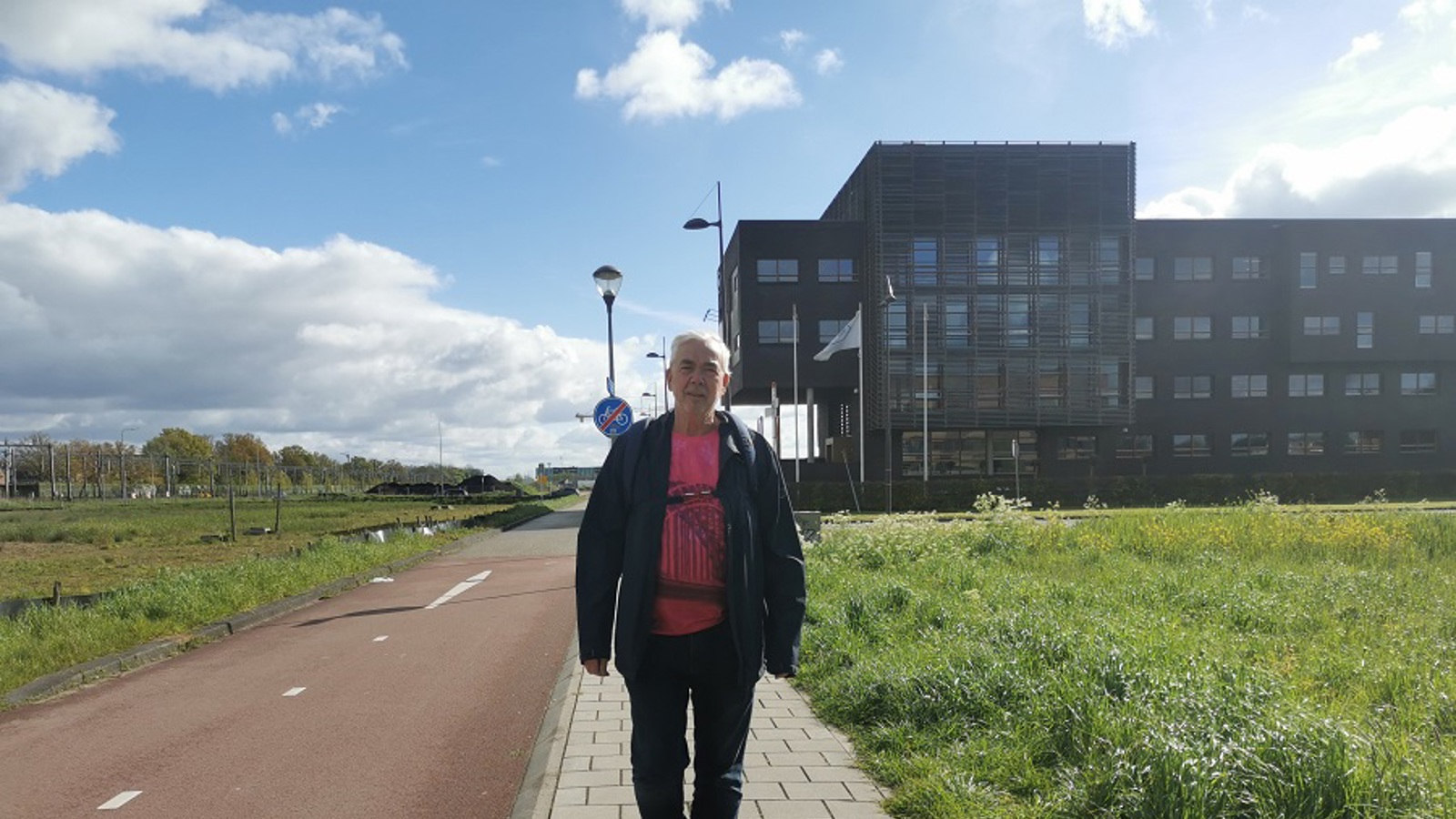 Hans van Sazas wandelt de 4Daagse, Sazas is Official Partner